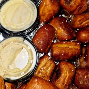 These were delicious pretzels combined with the cheesy sauce!