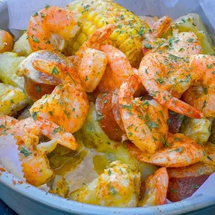 Shrimp boil with Wats Crackin Garlic Butter