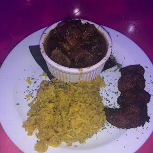 Oxtails and rice with plantains