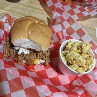 Pulled pork sandwich with mac and cheese