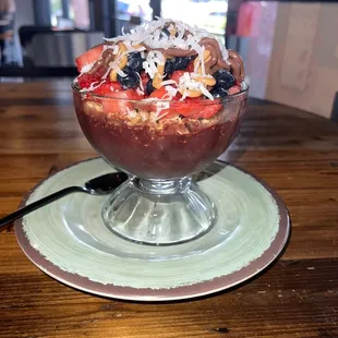 Design a Bowl Açaí Regular granola Strawberries, blueberries, pineapples Nutella, peanut butter, honey, coconut shavings