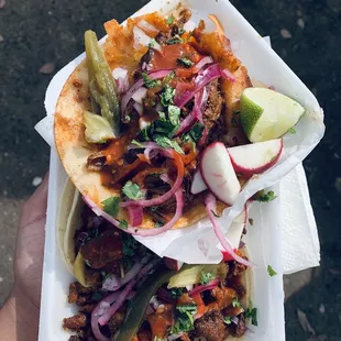 Quesabirria taco, taco de Al pastor