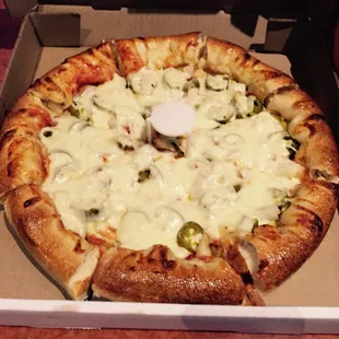 Ok, now that looks like a deep dish.  They did NOT skimp on the jalapeños either