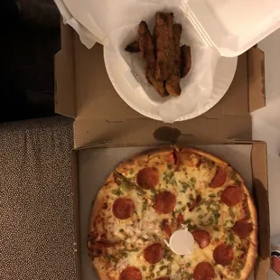 12" Pizza and fried pickles.