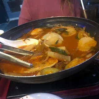 Kimchi & Dumpling Hot Pot