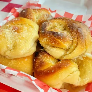 Garlic knots