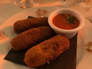 Importante Bodega Bar