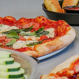 Feed the Fam! App, salad and pizza!