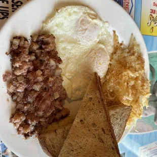 Corn Corned beef hash with Rye Toast