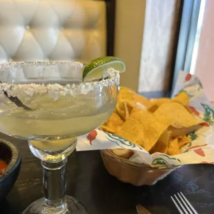 nachos, drink