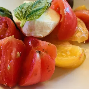 a plate of tomatoes and mozzarella