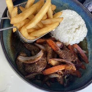 Lomo saltado