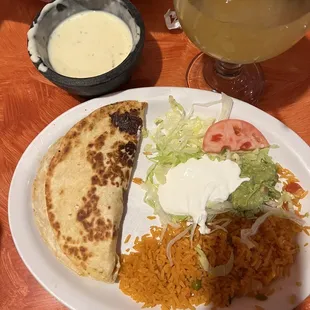 Quesadilla deluxe with chicken