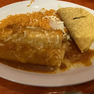 Two Enchiladas and One Taco combination.