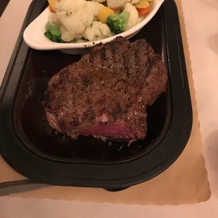 14 oz filet and mixed steamed vegetables