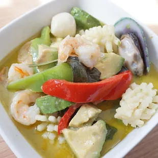 24. Avocado Curry |
Green Curry paste, avocado, bell pepper, broccoli, and seafood