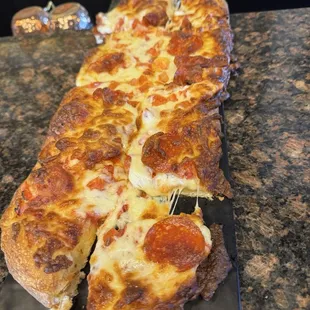 Wrong pizza bread. I ordered pepperoni n mushrooms n not tomatoes... 