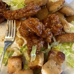 Tap app has wings, potato skins, spicy cheese curds, mozzarella sticks, and fried pickles not price point was reasonable.