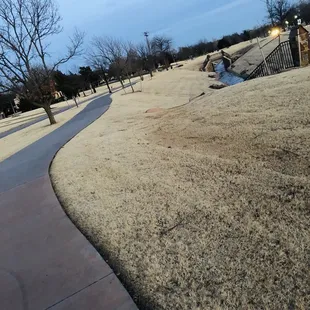 Grand Blvd Park:  Curvy walking path