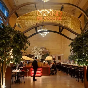 Vanderbilt Hall has a new impressive brasserie - 9/27/2024