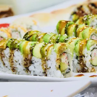 a plate of sushi with avocado