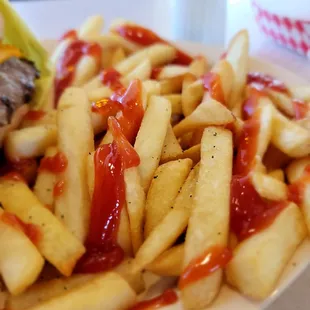 Fries. No seasoning on these fries. Had to add salt pepper and ketchup for flavor