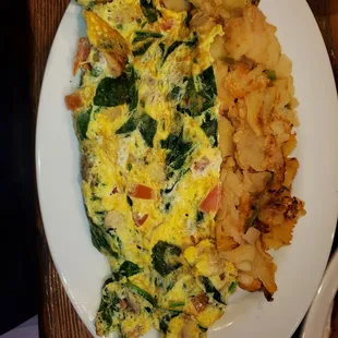 Veggie omelet and homefries
