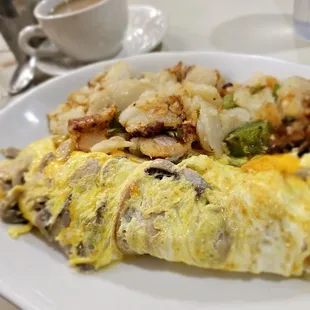 Mushroom, spinach, cheddar omelette. Always a solid breakfast