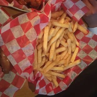 20 piece wings with fries 4/5 stars!