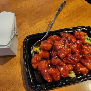 a plate of chicken and broccoli