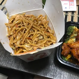food, chicken wings and fried chicken