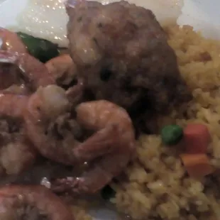 a plate of food with meat, rice and vegetables