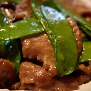 Beef w/ snow peas and black mushrooms
