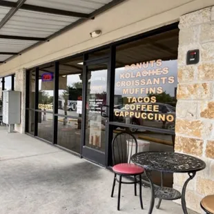 the outside of a restaurant