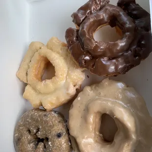 Top Left to Right: Glazed Old Fashioned, Chocolate Old Fashioned Bottom Left to Right: Blueberry Cake, Maple Old Fashioned