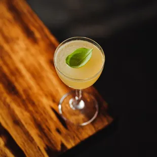 Link&apos;s Tunic (gin, genepy, lime, grapefruit bitters)