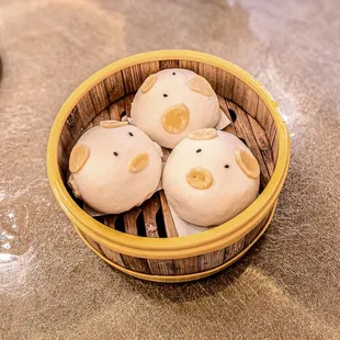 Pig custard buns!