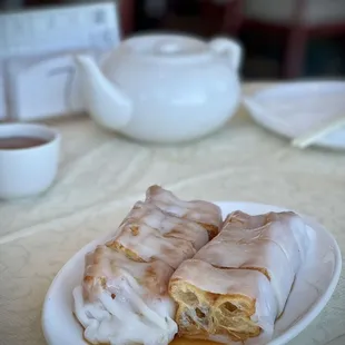 fried dough with rice roll