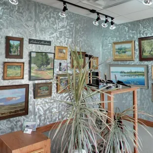 Grand Hill Gallery&apos;s magnetic wall display of local Plein Air painters Douglas Nielsen and Richard Abraham.
