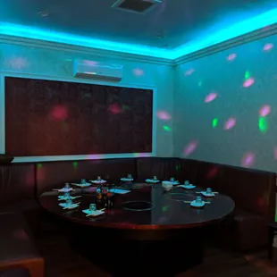 Single karaoke table