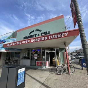 the outside of a grocery store