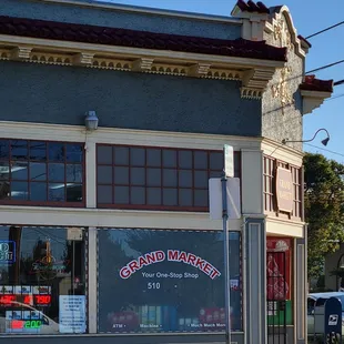 Storefront on Lincoln