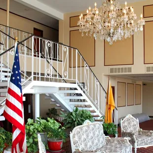 Grand Motor Inn Lobby