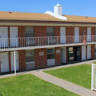 Outside Ice dispencer &amp; vending machine