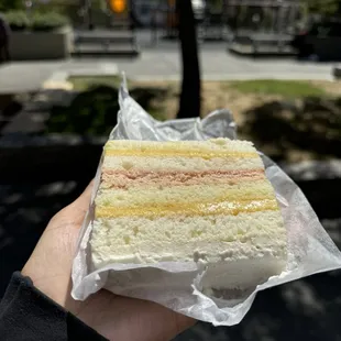 Guava / Passionfruit sponge cake