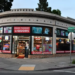 the outside of a liquor store