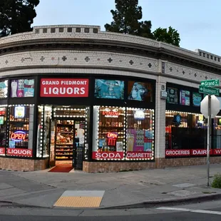 the outside of a liquor store
