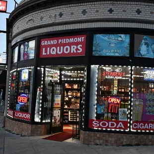 the outside of a liquor store