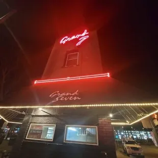 the neon sign for grand seven