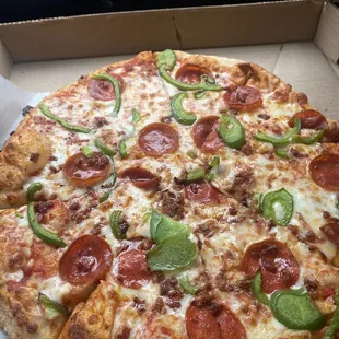 14&quot; with pepperoni, bacon and green pepper